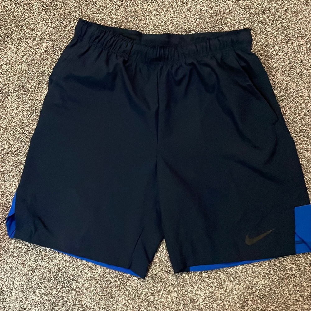 NWOT Nike Dri-FIT Men's 9" Woven Training Shorts
